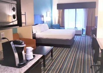 Holiday Inn Express & Suites Orlando East - UCF Area by IHG hotel thumbnail 7