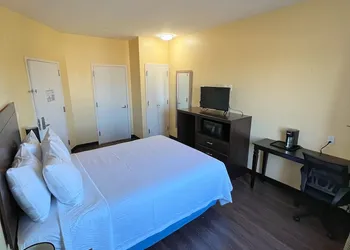 Ozone Inn & Suites hotel thumbnail 5