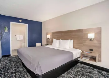 Rodeway Inn Grand Haven hotel thumbnail 4