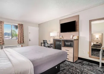 Rodeway Inn Grand Haven hotel thumbnail 7