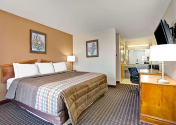 Days Inn by Wyndham Hernando hotel thumbnail 6