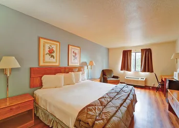Capital O Amerihost Inn and Suites Fulton Hwy 54 MO hotel thumbnail 6