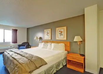Capital O Amerihost Inn and Suites Fulton Hwy 54 MO hotel thumbnail 7