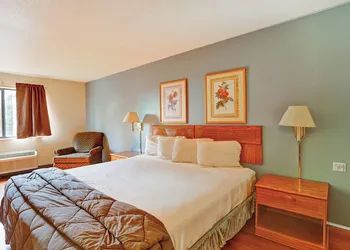 Capital O Amerihost Inn and Suites Fulton Hwy 54 MO hotel thumbnail 8