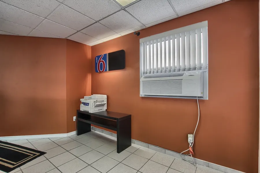 Motel 6 Windsor, ON hotel detail image 2