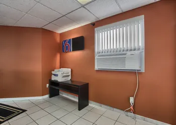 Motel 6 Windsor, ON hotel thumbnail 2