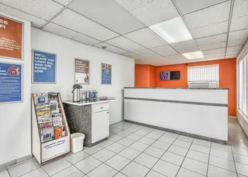 Motel 6 Windsor, ON hotel thumbnail 3