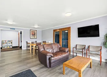 Red Lion Inn & Suites Yakima hotel thumbnail 5