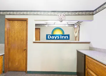 Days Inn by Wyndham Erick hotel thumbnail 2