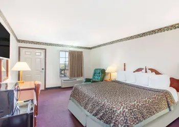 Days Inn by Wyndham Erick hotel thumbnail 6
