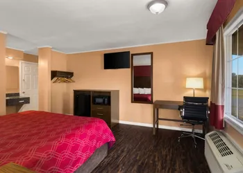 Econo Lodge Cornersville I-65 hotel thumbnail 6