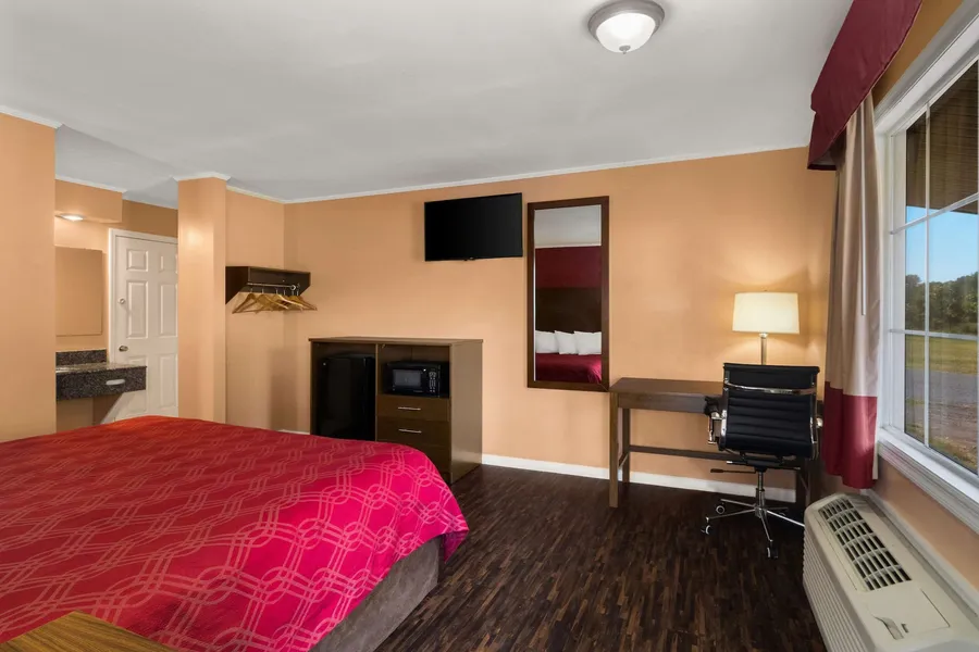 Econo Lodge Cornersville I-65 hotel detail image 6