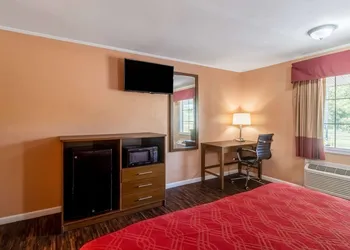 Econo Lodge Cornersville I-65 hotel thumbnail 8
