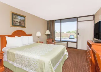Days Inn by Wyndham Princeton hotel thumbnail 3