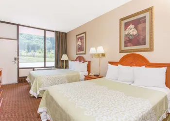 Days Inn by Wyndham Princeton hotel thumbnail 4