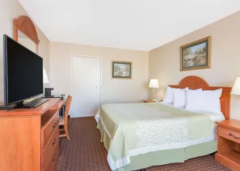 Days Inn by Wyndham Princeton hotel thumbnail 5