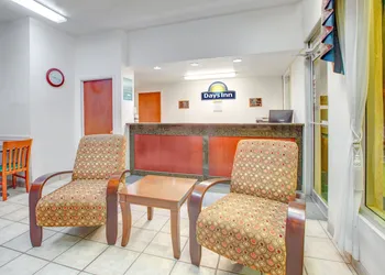 Days Inn by Wyndham Okemah hotel thumbnail 2
