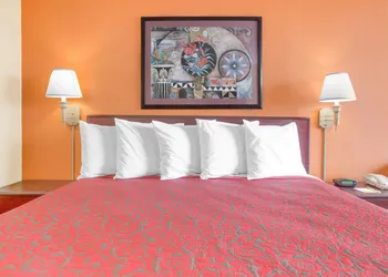 Days Inn by Wyndham Okemah hotel thumbnail 5
