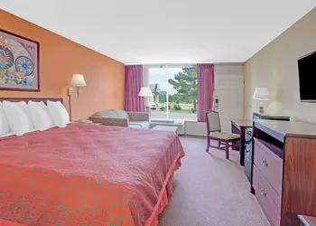 Days Inn by Wyndham Okemah hotel thumbnail 6
