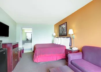 Days Inn by Wyndham Okemah hotel thumbnail 7