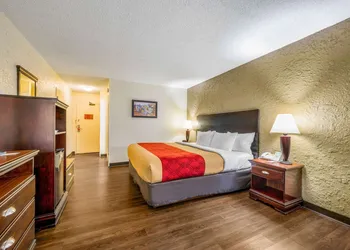 Econo Lodge Corinth hotel thumbnail 7