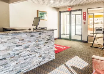 Econo Lodge Cadillac hotel thumbnail 4