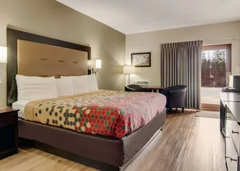 Econo Lodge Cadillac hotel thumbnail 5