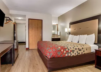 Econo Lodge Cadillac hotel thumbnail 6