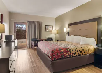 Econo Lodge Cadillac hotel thumbnail 8