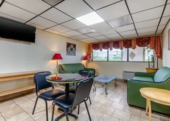 Econo Lodge Chattanooga Northeast - Ooltewah hotel thumbnail 2