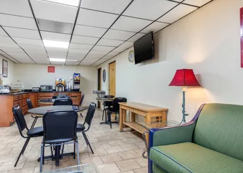 Econo Lodge Chattanooga Northeast - Ooltewah hotel thumbnail 4