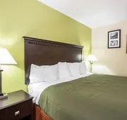 Econo Lodge Biltmore hotel detail image 4