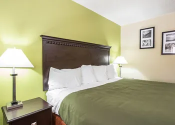 Econo Lodge Biltmore hotel thumbnail 4