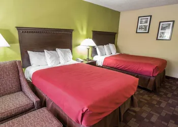 Econo Lodge Biltmore hotel thumbnail 6