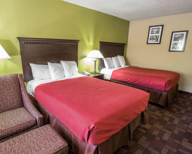 Econo Lodge Biltmore hotel detail image 6