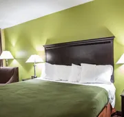 Econo Lodge Biltmore hotel detail image 7