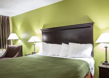 Econo Lodge Biltmore hotel thumbnail 7