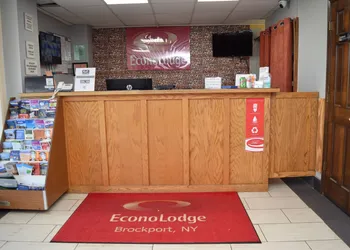 Econo Lodge Brockport hotel thumbnail 2