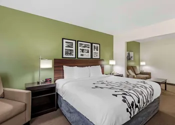Sleep Inn & Suites Charles City hotel thumbnail 5
