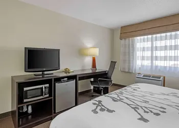 Sleep Inn & Suites Charles City hotel thumbnail 6