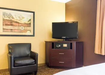 MainStay Suites Minot hotel thumbnail 5