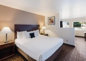 Quality Inn & Suites Kennewick Tri-Cities hotel thumbnail 8