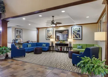 Comfort Suites Marshall hotel thumbnail 3