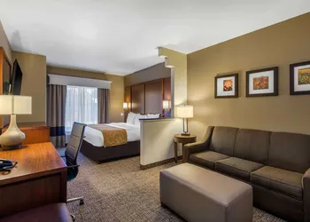 Comfort Suites Marshall hotel thumbnail 4