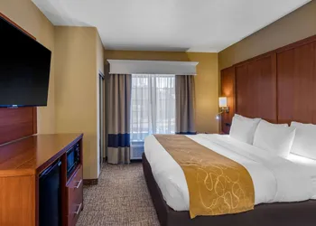 Comfort Suites Marshall hotel thumbnail 5