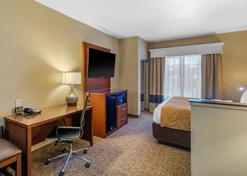 Comfort Suites Marshall hotel thumbnail 6