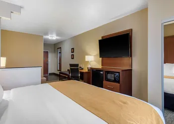 Comfort Suites Marshall hotel thumbnail 7
