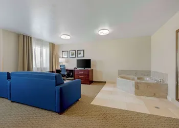 Comfort Suites Benbrook - Fort Worth Southwest hotel thumbnail 8