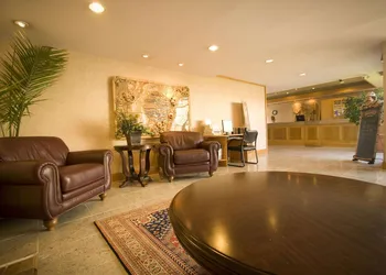 Coast Discovery Inn hotel thumbnail 2