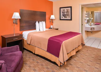 Americas Best Value Inn Ellsworth hotel thumbnail 5